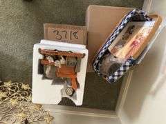 1 Longaberger basket &1 Yankees candle Halloween candle