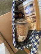 1 Longaberger basket &1 Yankees candle Halloween candle