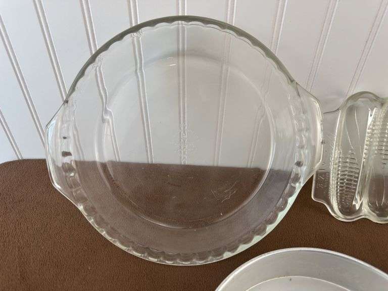 Vintage Bakeware Lot – Fire King Pie Plate, Miracle Maize Glass Corn Mold, Cake Pan & Cookie Cutters