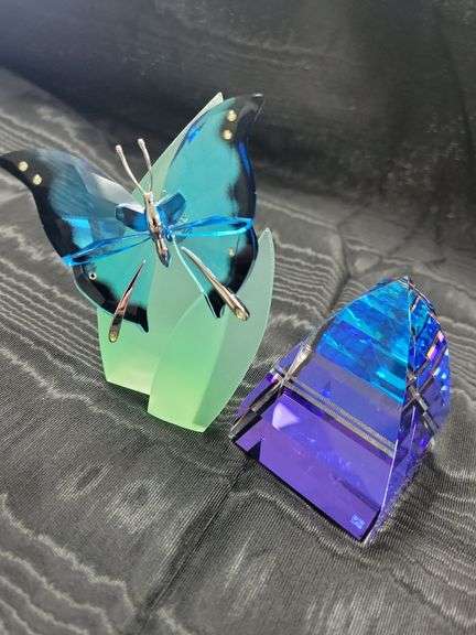 Swarovski Butterfly (magnetic), Blue Prism Paperweight image