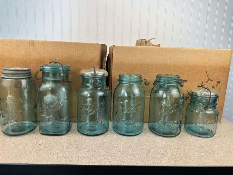 Approximately 20 vintage Ball Mason Jars all Blue