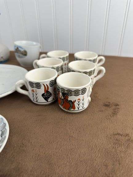 Vintage Souvenir Porcelain Lot – Heraklion Museum Plates, Giubileo 2000 Tray, Mini Pitchers, and Espresso Cups one broken handle