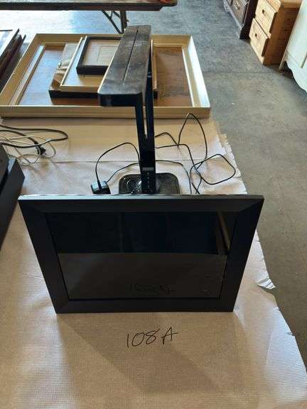 Nixplayer photo frame and desk lamp
