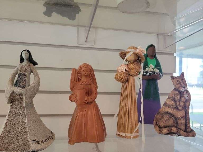 Figurines image