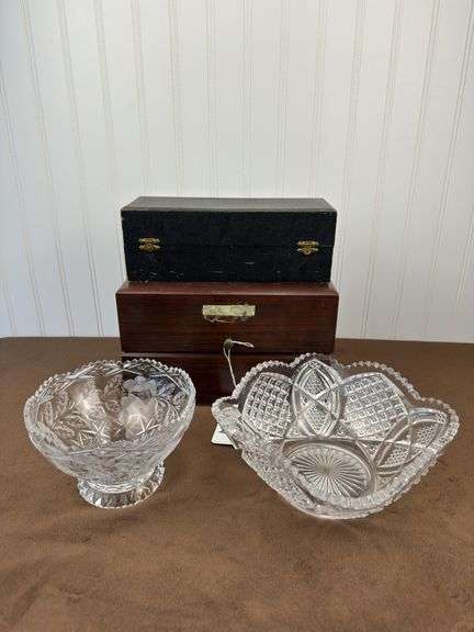 Crystal goblets in case, glass casters in case, 2 crystal bowls