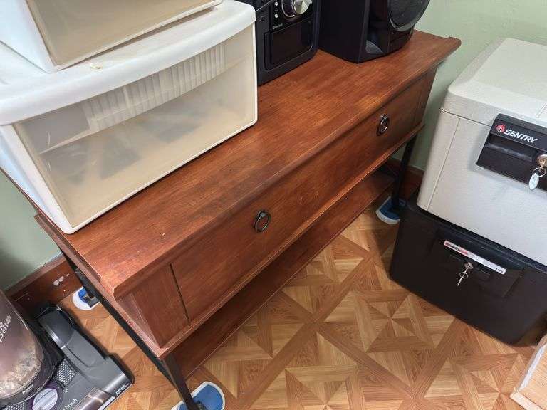One drawer table