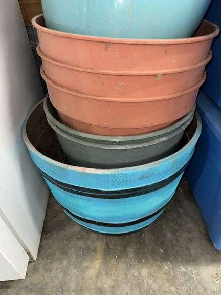 6 large plastic planters, large ceramic planter