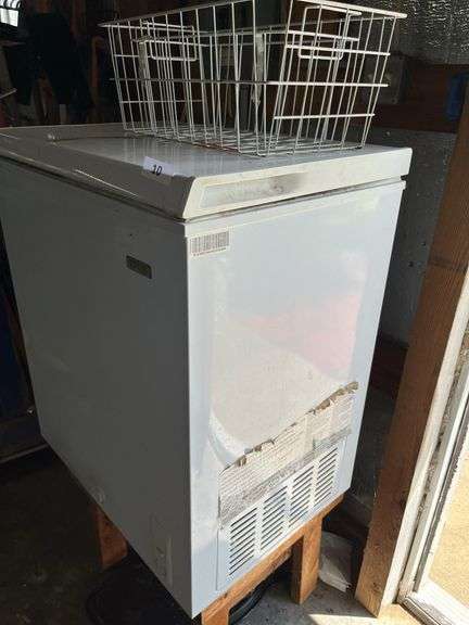 IDYLIS small chest freezer