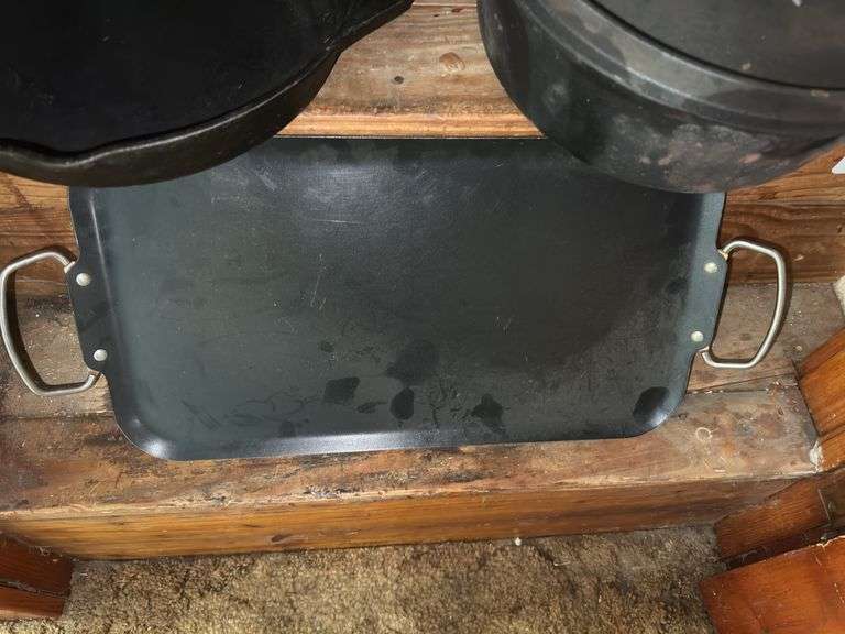 Lodge cast iron skillet, cast iron dutch oven, griddle