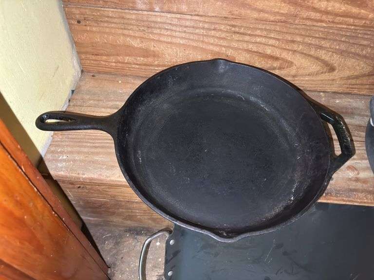 Lodge cast iron skillet, cast iron dutch oven, griddle