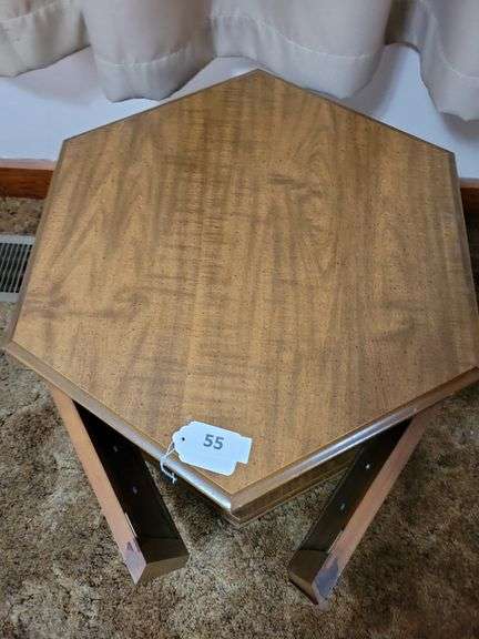Side Table w/Cabinet 22 x 20 x 25