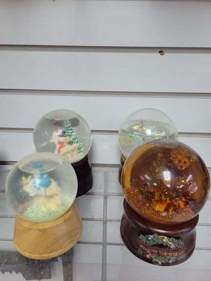 Snowglobes image