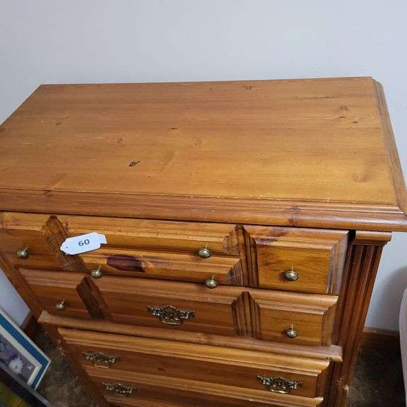 5-Drawer Dresser ( scratches)