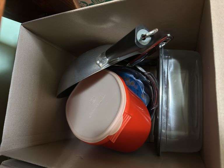 Large lot of kitchen items