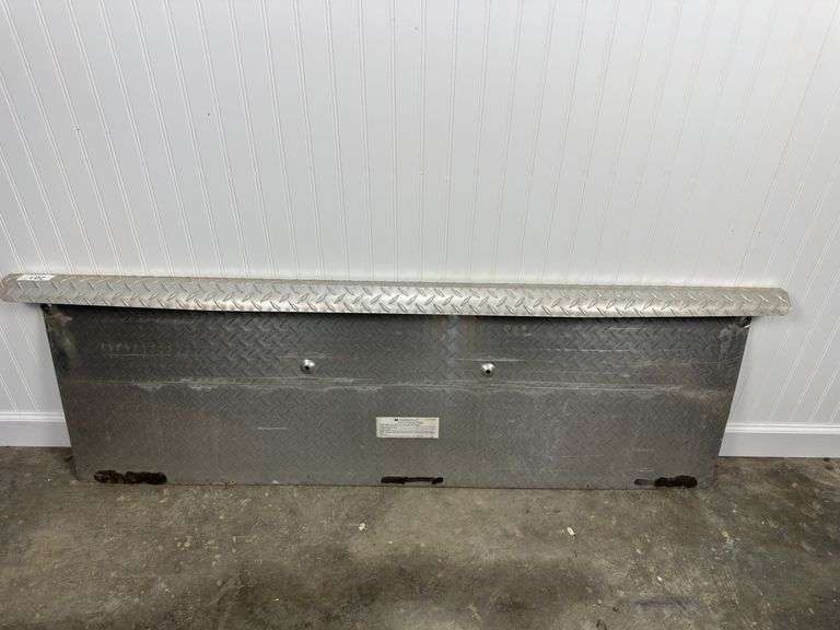 Diamond plate tailgate cover – model Unknown