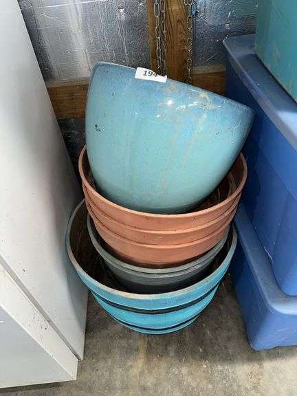 6 large plastic planters, large ceramic planter