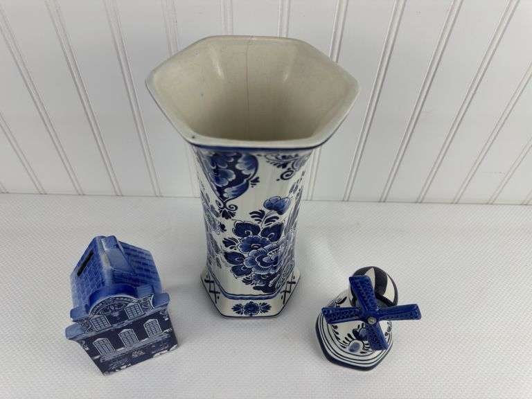 Delfts Holland vase, windmill, bank