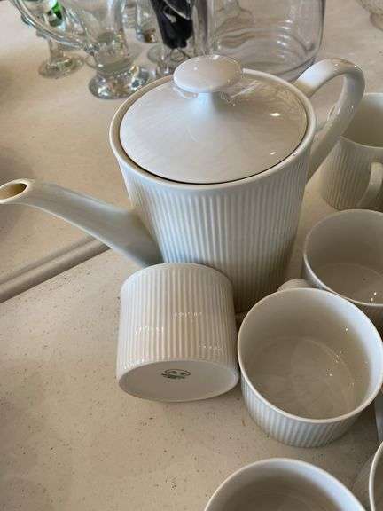 Teapot with 18 teacups (2 sizes), 13 saucers, Arzberg Germany, Prisma Vienna
