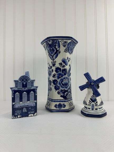 Delfts Holland vase, windmill, bank
