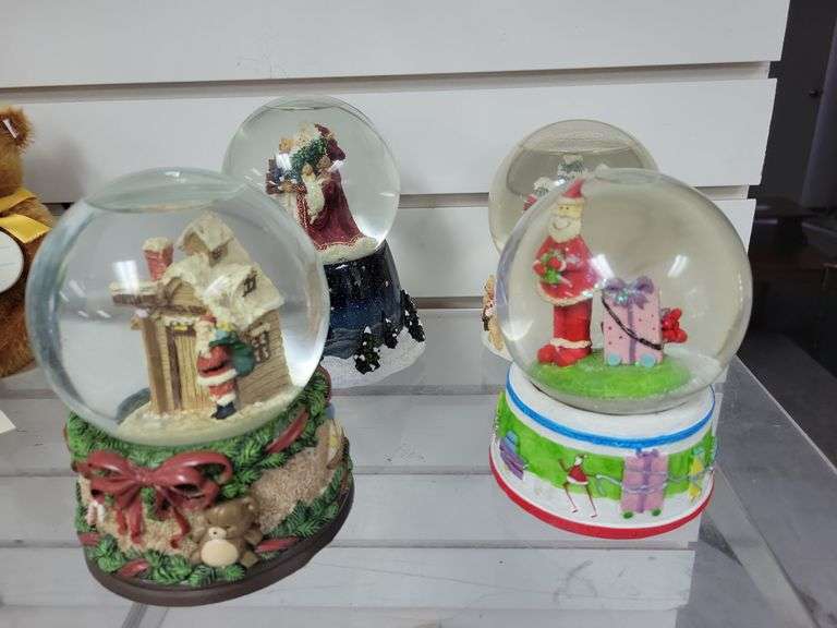 Snowglobes image