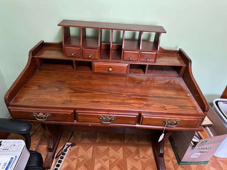 Double pedestal desk, sorter