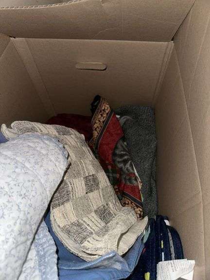 Lot of linens, placemats,
