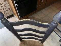 Round table kitchen and 4 chairs 45” diameter