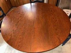 Round table kitchen and 4 chairs 45” diameter