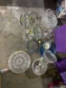 Tub of glass & plastic pieces, cake knife & server