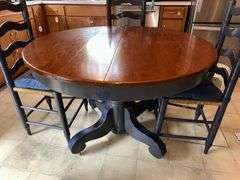 Round table kitchen and 4 chairs 45” diameter