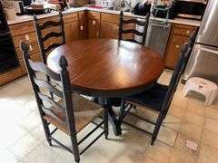 Round table kitchen and 4 chairs 45” diameter