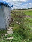 Approx 15 wire tomato cages