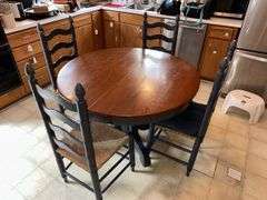 Round table kitchen and 4 chairs 45” diameter