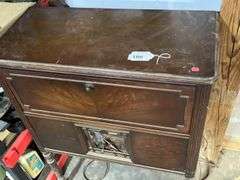 Antique Philco radio