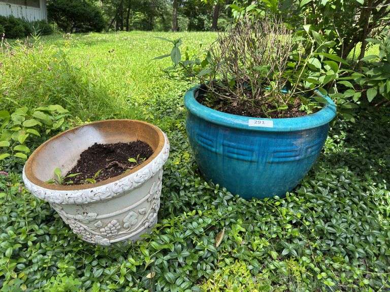 2 flower pots image