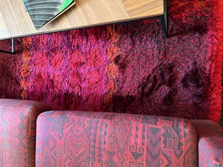 73”x 80” shag rug