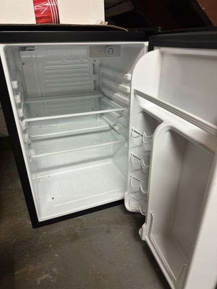 Magic chef refrigerator ( working condition unknown, but in good shape) in basement box of plastic ware