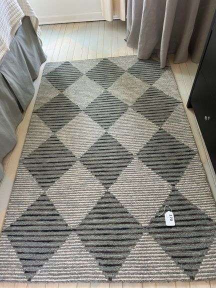 Francis 100% wool pile rug. 3’6” X 5’6”