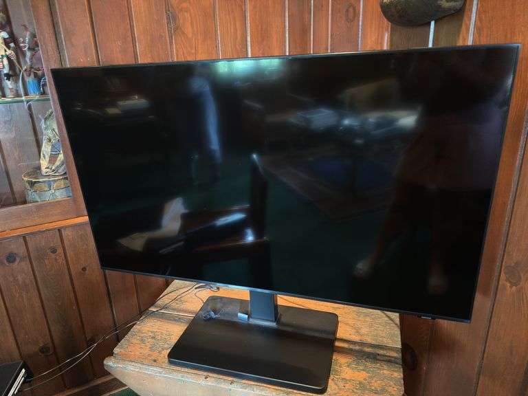 50” Samsung TV on swivel stand