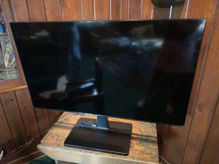50” Samsung TV on swivel stand