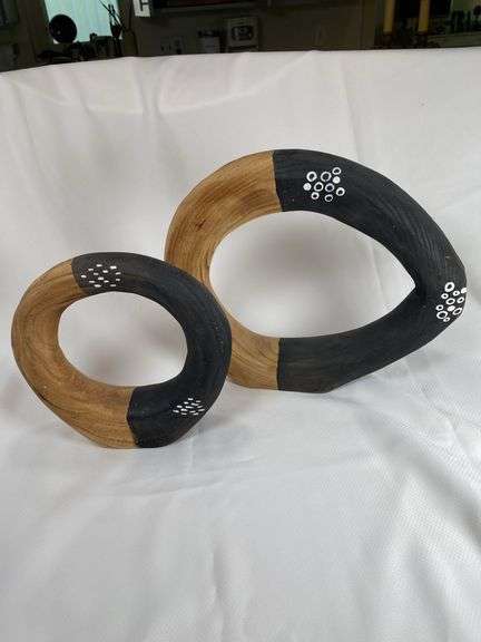Light balsa wood circular decor