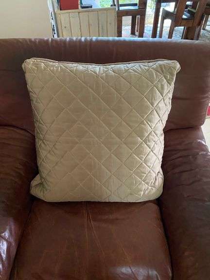 6 throw pillows