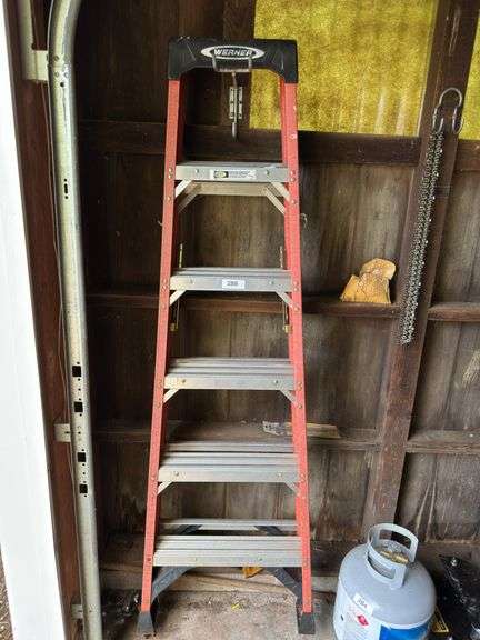 Werner 6ft fiberglass ladder image