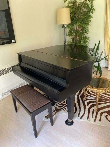 YAMAHA grand piano #2343277 black lacquer finish and bench