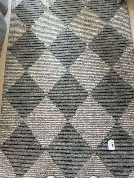 Francis 100% wool pile rug. 3’6” X 5’6”