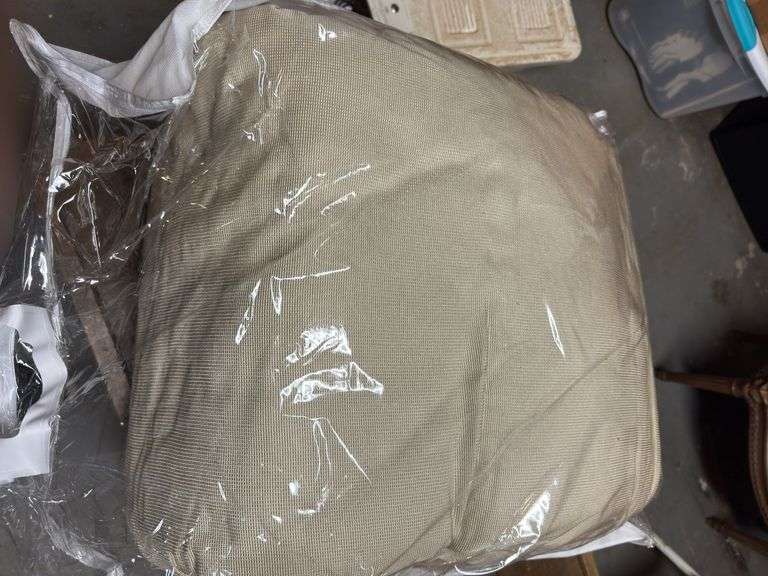 1 box & 1 tub of  queen size comforter and  tablecloths and lace