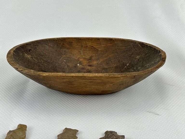 Wooden bowl and 5 Indian Arrow Heads