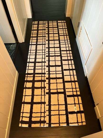 Poly black/ivory 2-6” x 7’6” rug