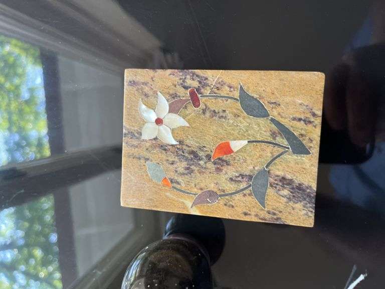 Marble eggs w/ stand,soap stone style covered box