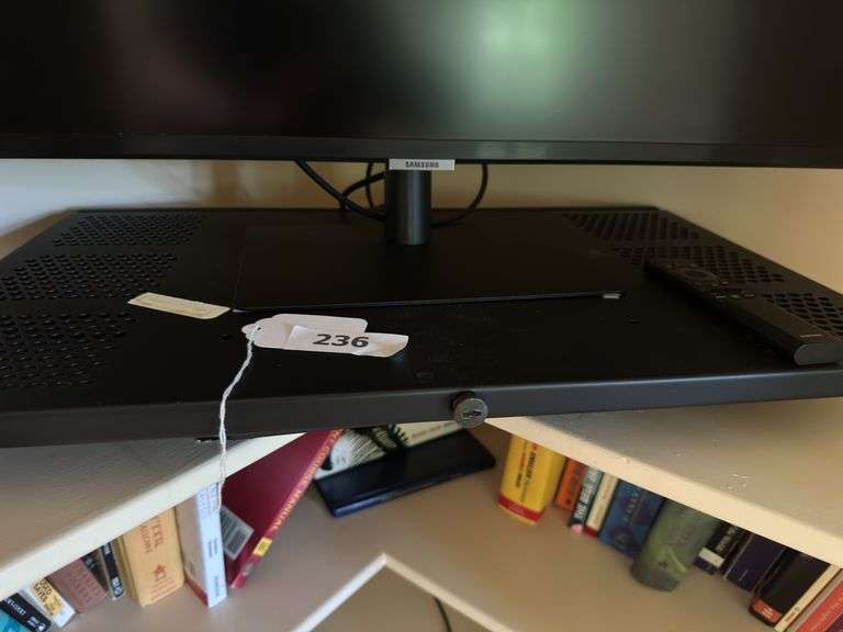 Samsung  32” tv with remote & slide base